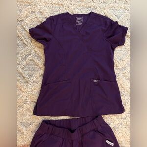 Women’s Cherokee petite scrubs set. Top Small. Pants medium.